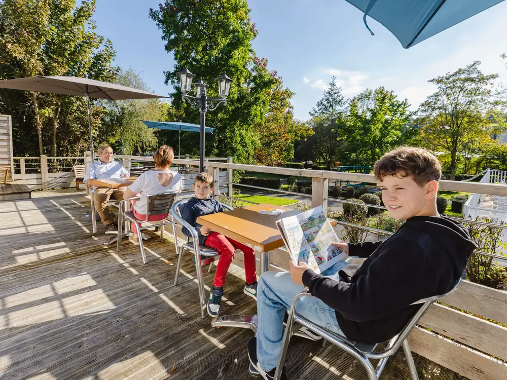Terrasse au soleil au camping
